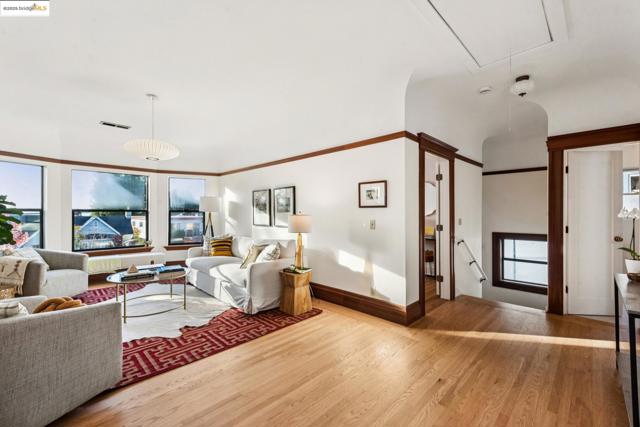 1521 Josephine St, Berkeley CA: https://media.crmls.org/mediaz/a6f85bb1-77a8-45c9-96db-80af701fa045.jpg