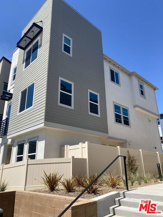 713 Daniel Freeman Circle