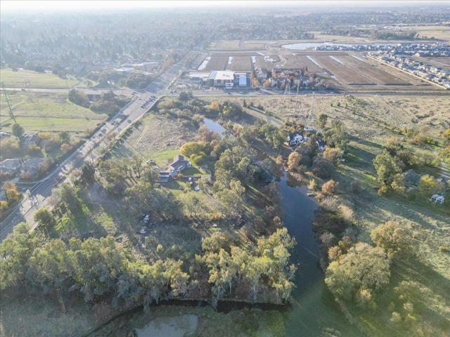 9350 Bond Road, Elk Grove CA: https://media.crmls.org/mediaz/a6f92ed3-99b6-41a7-95b4-a63ee5631f69.jpg