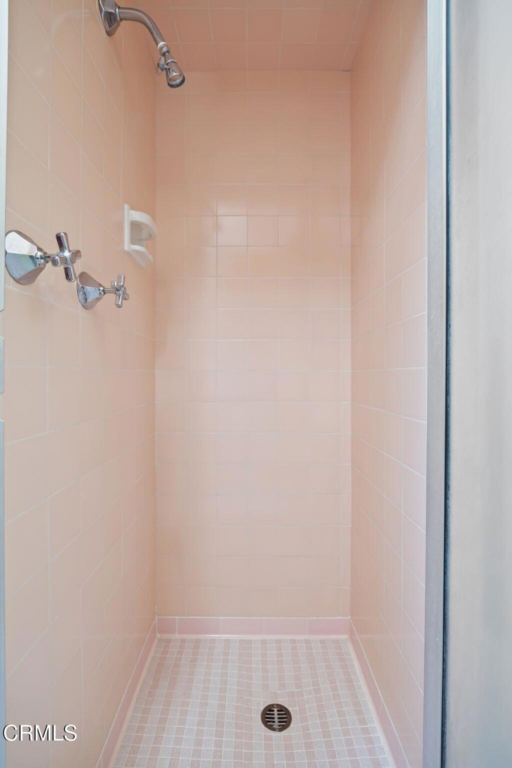 https://media.crmls.org/mediaz/a6f94f56-16a7-4de3-a438-d7910bc5bd0b.jpg?preset=X-Large