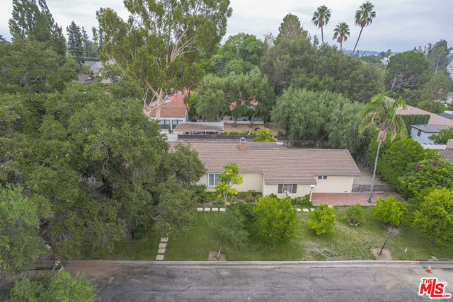 520 Winthrop Road, San Marino CA: https://media.crmls.org/mediaz/a6f9e764-fa7b-43df-9cd2-45d5b29b2eb0.jpg