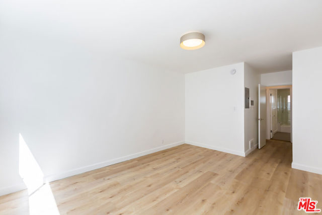 1268 N SWEETZER Avenue, West Hollywood CA: https://media.crmls.org/mediaz/a6fa06b1-26b2-428a-bd2d-813bf8f8eea9.jpg