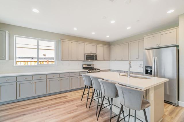 533 Kingbird Circle, Vacaville CA: https://media.crmls.org/mediaz/a6fa6fac-4d2f-4b67-86e4-7f6d6c52efdb.jpg