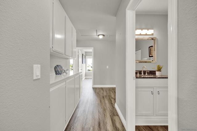9959 Riverhead Dr, San Diego CA: https://media.crmls.org/mediaz/a6faf7e8-10a6-4358-9219-230d314ecfd0.jpg