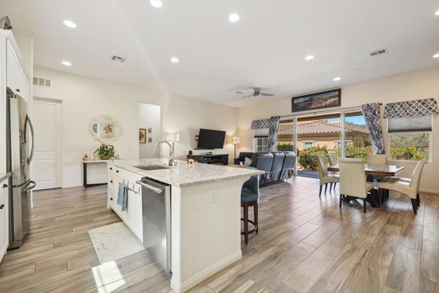 4017 Via Fragante, Palm Desert CA: https://media.crmls.org/mediaz/a6fb39b8-f85c-487c-a463-854cef3df4f3.jpg