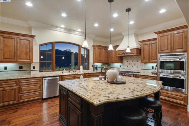 6340 Inspiration Ter, Pleasanton CA: https://media.crmls.org/mediaz/a6fbb822-6726-4f3e-918f-297321890b03.jpg