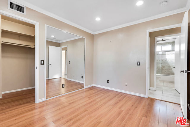 8333 Topeka Drive, Northridge CA: https://media.crmls.org/mediaz/a6fbe144-3333-4bf8-8370-f46c60d1d0ae.jpg
