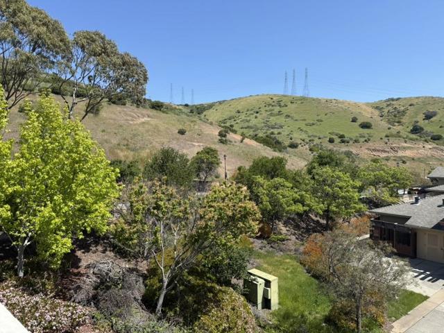 121 Crescent Court, Brisbane CA: https://media.crmls.org/mediaz/a6fc48e1-3d8c-46c9-891f-dc9bff9501f6.jpg