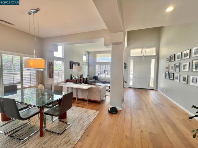 1161 Torrey Pines Place, Clayton CA: https://media.crmls.org/mediaz/a6fc7fd8-8956-4afd-9fbf-3db09d5e65b3.jpg