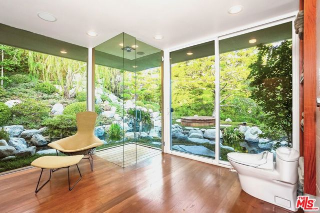 9263 Swallow Drive, Los Angeles CA: https://media.crmls.org/mediaz/a6fccaa8-9fd1-4692-80ad-15d4a01b0ce9.jpg