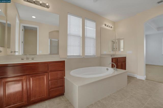 1411 Granite Creek Dr, Patterson CA: https://media.crmls.org/mediaz/a6fcf84d-1e87-4d9f-b402-b1a4b396f551.jpg