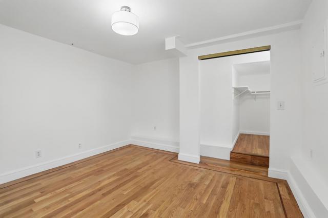32 Cross Street, San Francisco CA: https://media.crmls.org/mediaz/a6fd0ad8-1de8-4e7f-b3bd-6f1caf694a75.jpg