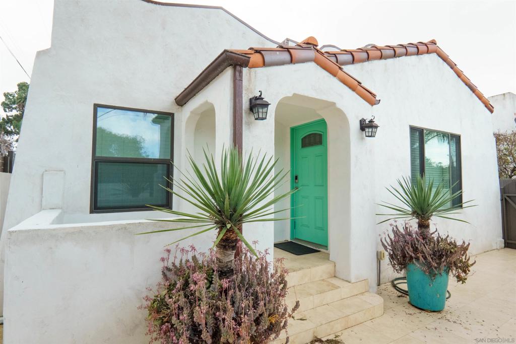 MLS #250018206SD img 1