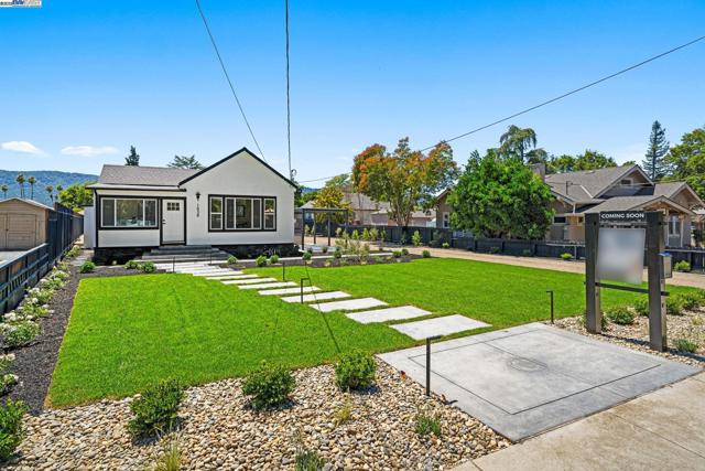 1038 Division St, Pleasanton CA: https://media.crmls.org/mediaz/a6fe5465-69e0-4921-8d87-7c93def4d41e.jpg
