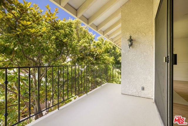 502 San Vicente Boulevard, Santa Monica CA: https://media.crmls.org/mediaz/a6fed088-6b9f-4102-b496-a42b155fc1a5.jpg