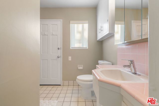 1313 Corona Drive, Glendale CA: https://media.crmls.org/mediaz/a6ff2b7f-8816-4d95-a829-43f796fa0bd7.jpg