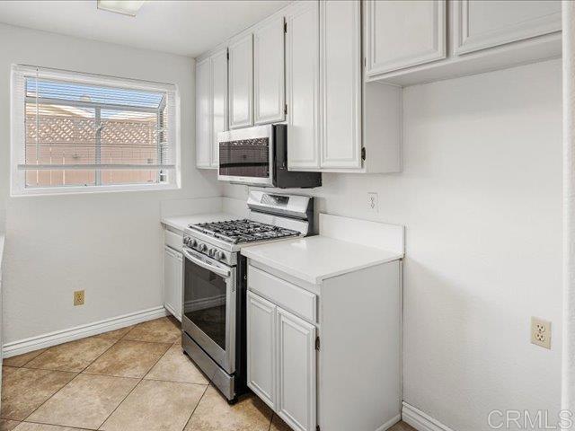1527 Avenida Rosa, Chula Vista CA: https://media.crmls.org/mediaz/a700670a-4d8c-44b6-9330-6ec12493c8ae.jpg