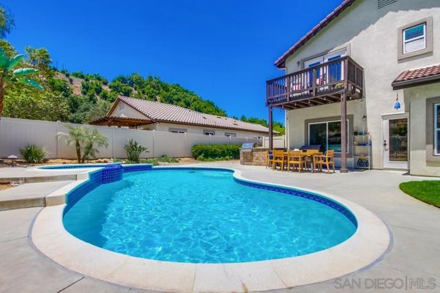 3207 Meadow Side Pl, Escondido CA: https://media.crmls.org/mediaz/a7015b1f-1d01-48a7-a54f-a8f3c1cc3c37.jpg