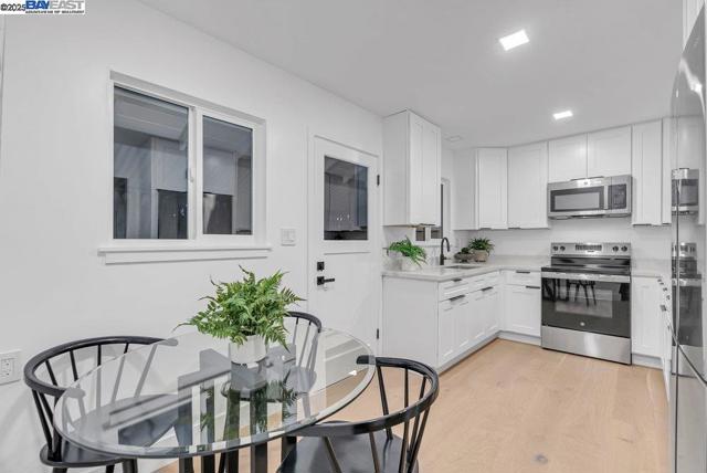 4374 Emory Way, Livermore CA: https://media.crmls.org/mediaz/a7027262-74c2-4f89-aa19-2dee609d990b.jpg
