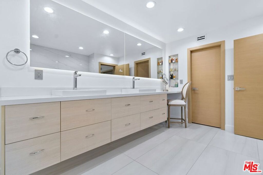 MLS #26915335 image #48