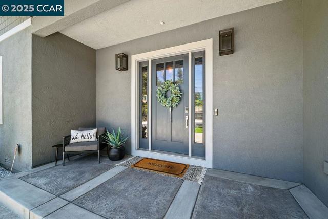 100 Alderwood Rd, Walnut Creek CA: https://media.crmls.org/mediaz/a703344a-ad00-4dd9-a7a9-65a75f5fa6c8.jpg