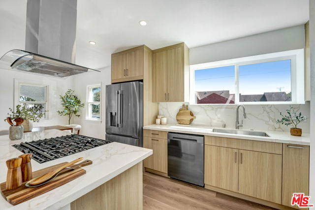 1900 W 85th Street, Los Angeles CA: https://media.crmls.org/mediaz/a7033bb1-a08f-4802-befc-e0ff03cc1ddc.jpg