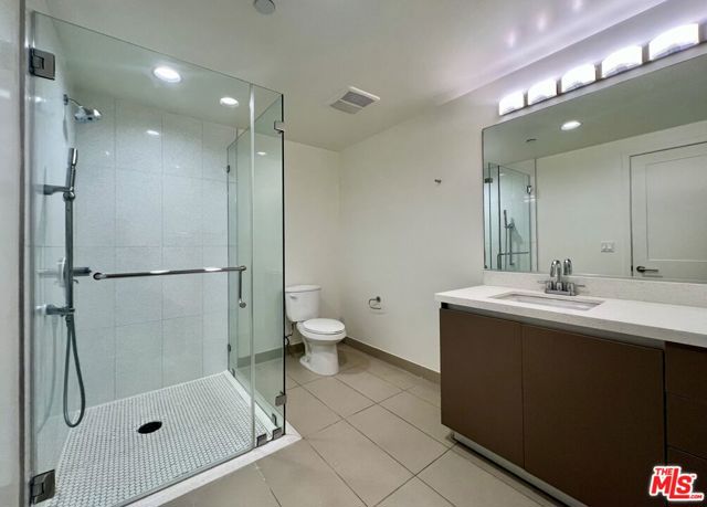 11715 W BELLAGIO Road, Los Angeles CA: https://media.crmls.org/mediaz/a703b2ff-ff61-41cb-bede-a3263aecc74d.jpg