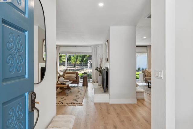 2129 Youngs Ct, Walnut Creek CA: https://media.crmls.org/mediaz/a703b806-f8bf-4e2d-b2c5-b47ff3713144.jpg