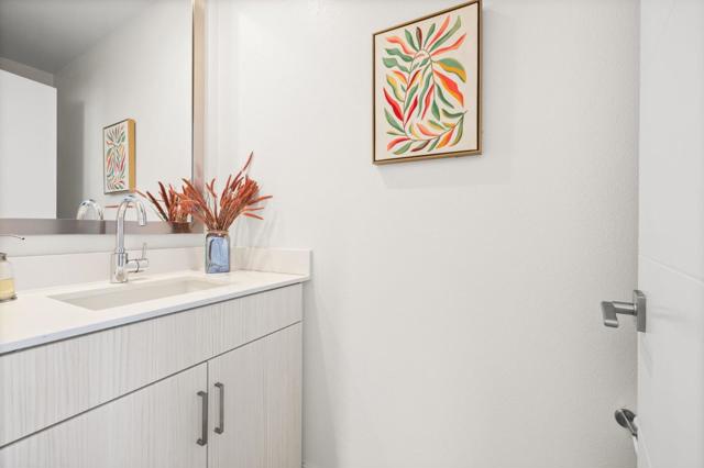 1307 Pullman Way, Oakland CA: https://media.crmls.org/mediaz/a703d97a-77ee-423f-b6b1-c2121256fd16.jpg