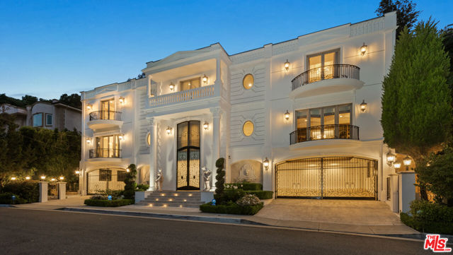 1455 Robmar Drive, Beverly Hills CA: https://media.crmls.org/mediaz/a703ff3d-2d21-4329-8a11-6089d6a96a1c.jpg