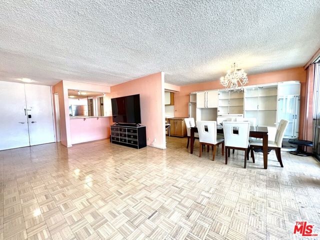848 North Kings Road, 309 photo 5