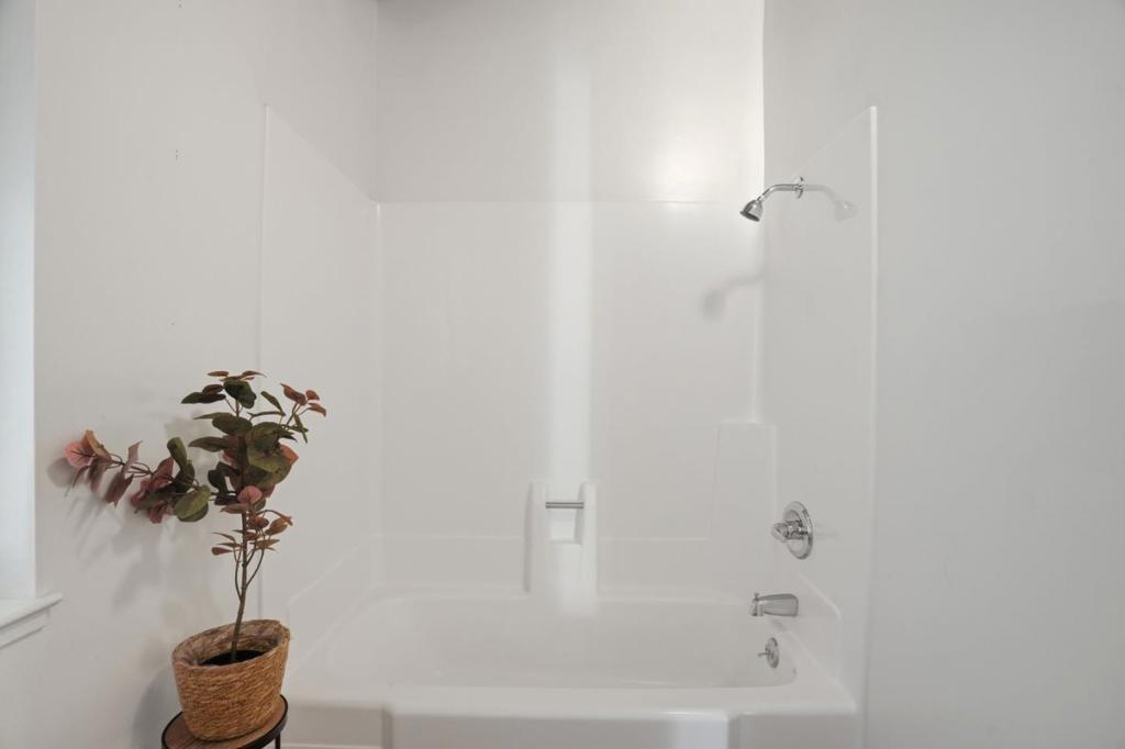 https://media.crmls.org/mediaz/a705140d-c14f-4326-8080-dd420316b20b.jpg?preset=X-Large