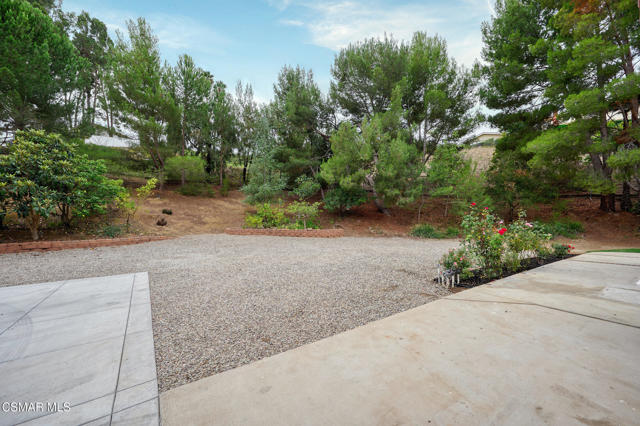 674 Lautrec Court, Thousand Oaks CA: https://media.crmls.org/mediaz/a70530f1-5ce1-4a61-87d5-310f45b9c5a6.jpg