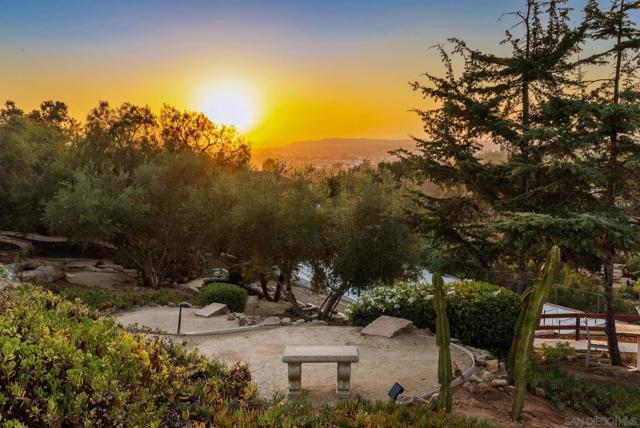 9586 Alto Dr, La Mesa CA: https://media.crmls.org/mediaz/a7059579-c09d-40f7-954d-53f6a39de7c5.jpg
