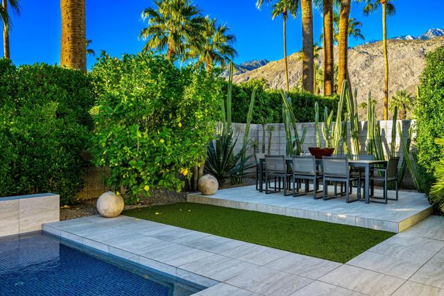 1047 Hunter Drive, Palm Springs CA: https://media.crmls.org/mediaz/a7065246-bfa7-4dd8-81d2-bc0fd290fe0a.jpg