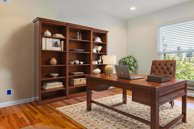 947 Crane Ave, Foster City CA: https://media.crmls.org/mediaz/a70688d2-81be-464b-b762-3d02ab300684.jpg