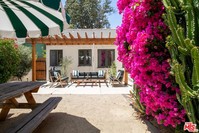 898 N Chester Avenue, Pasadena CA: https://media.crmls.org/mediaz/a706d3c2-ff0a-4ab8-a8de-6de0cefc7638.jpg