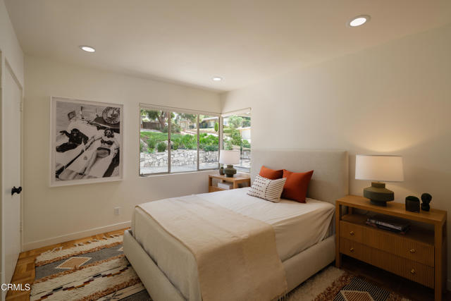 5445 La Crescenta Avenue, La Crescenta CA: https://media.crmls.org/mediaz/a707cbfa-38e4-4c7d-9a0c-294c607e0740.jpg