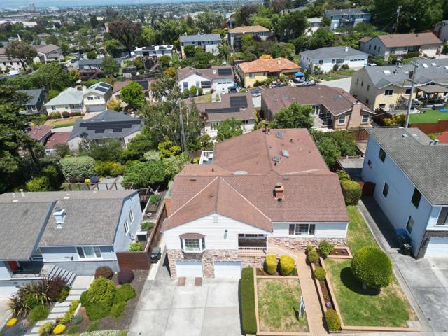 3709 Kenwood Avenue, San Mateo CA: https://media.crmls.org/mediaz/a707f4fe-c103-4270-ae07-7c3bc57ed5eb.jpg