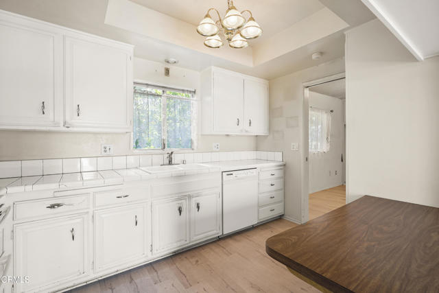 Image 8 of 21 For 463 Mariposa Avenue