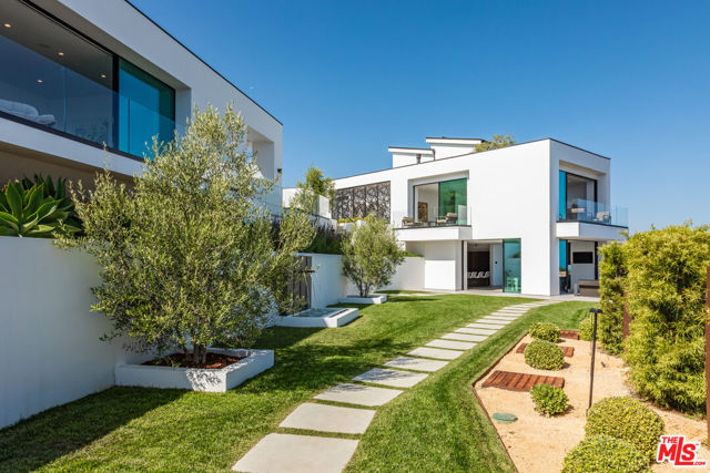 6156 Zumirez Drive, Malibu CA: https://media.crmls.org/mediaz/a7083ab1-0eb6-4c9b-9719-6cc22e6b725d.jpg