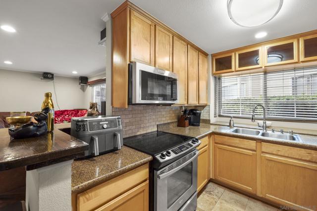 Image 20 of 32 For 3545 Grove St  125