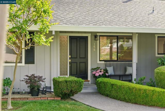 154 Selborne Way, Moraga CA: https://media.crmls.org/mediaz/a708dc56-d23c-4ac9-99f7-05df1195926c.jpg