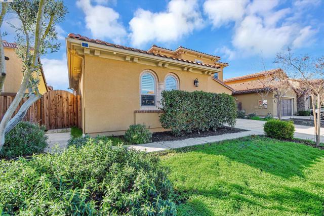 3602 Levanto Way, Manteca CA: https://media.crmls.org/mediaz/a70945dc-ac62-4e6f-bb59-eed303491c6a.jpg