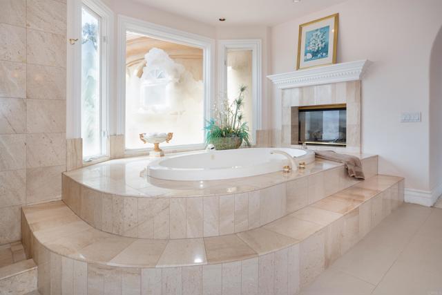 13645 Paseo De La Huerta, Poway CA: https://media.crmls.org/mediaz/a709b3af-98c0-405f-bcc3-352888132bc2.jpg