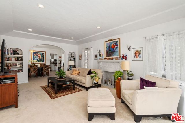 347 N Curson Avenue, Los Angeles CA: https://media.crmls.org/mediaz/a70a514a-4c93-4d63-a8a2-3ca60f1e6920.jpg