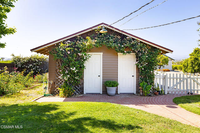 13721 Telegraph Road, Santa Paula CA: https://media.crmls.org/mediaz/a70a5619-2707-4b1f-9f28-26dc54abc33a.jpg
