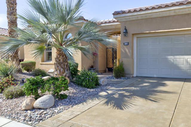 81438 Avenida Altamira, Indio CA: https://media.crmls.org/mediaz/a70b20ad-253e-4bef-b505-3e249a3de69d.jpg