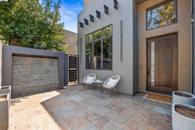 103 Diablo Dr, Oakland CA: https://media.crmls.org/mediaz/a70c78b7-c2df-41a6-a232-3b1718c0b26f.jpg