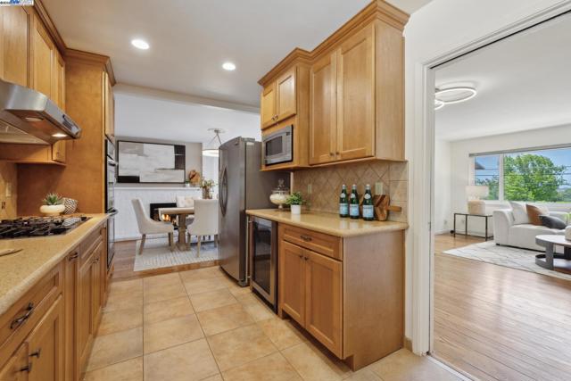 30113 Treeview St, Hayward CA: https://media.crmls.org/mediaz/a70d2076-9981-47fd-833f-49bde5417089.jpg